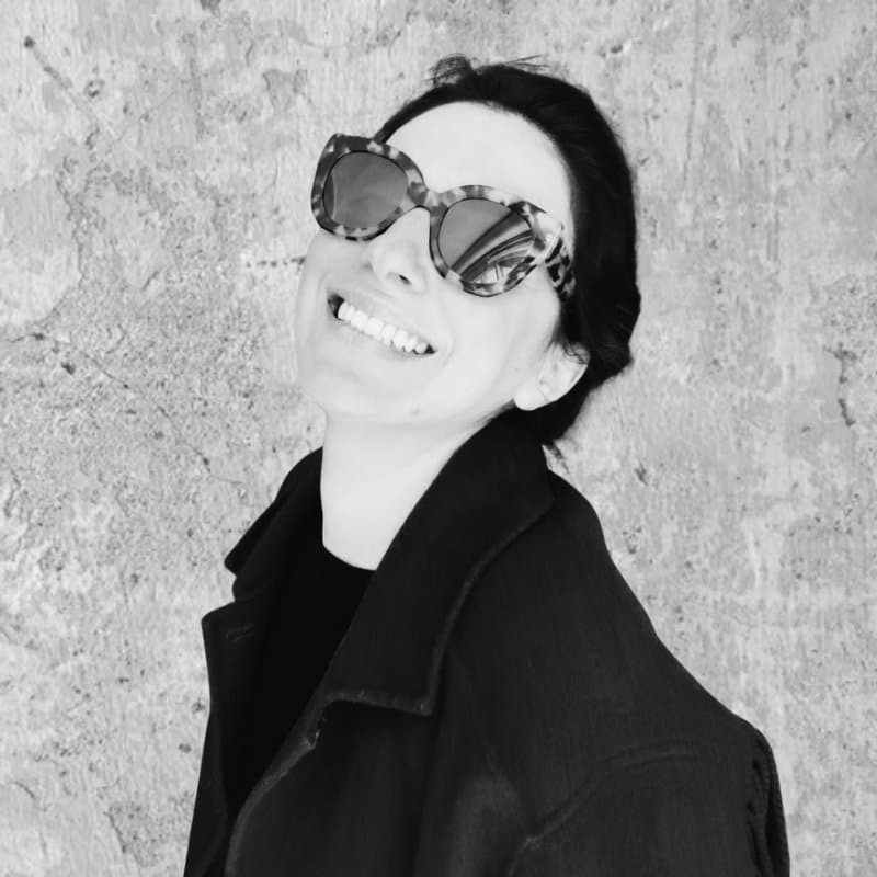 Agent immobilier à Paris: Caroline Simeoni